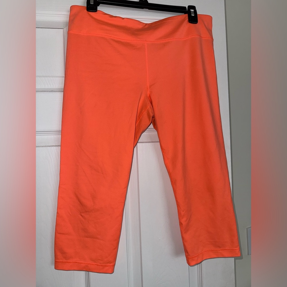 Women’s Under Armour cropped hilighter Orange leggings